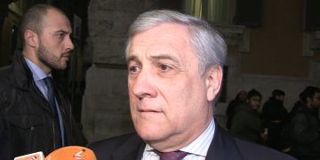 Manovra, Tajani: “Si tartassano volontariato e anziani, non c’è crescita nè lavoro”