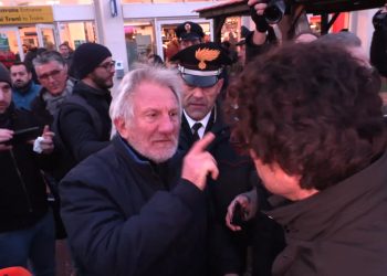 Pioltello, uomo contesta Toninelli: lui lo invita in banca per mostrargli il conto