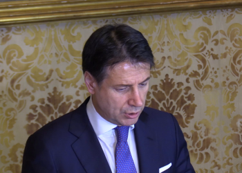 Alitalia, Conte: “Evitiamo salvataggio con qualche toppa”