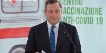 Draghi scherza sugli inglesismi: “Chissà perché dobbiamo usarne tanti”
