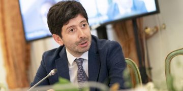 Covid, Speranza: “Firmerò ordinanze da rosso ad arancione”