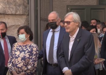 Roma, conclusa la conferenza stampa del centrodestra. Show di Sgarbi: “Fuori dai co***oni!”