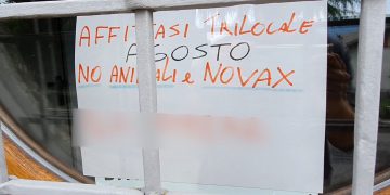 Bergamo, intolleranza contro i No-Vax: “Come animali, a loro non affitto”