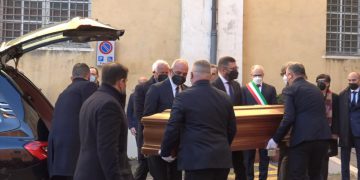 Sassoli, il feretro arriva in Campidoglio
