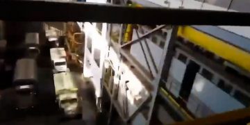 Cnn svela un video in cui si vedono mezzi militari russi nella centrale di Zaporizhzhia