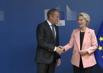 Il premier polacco Donald Tusk e la presidente della Commissione Ue, Ursula von der Leyen