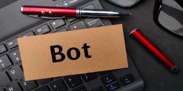 Un cartoncino con la scritta bot