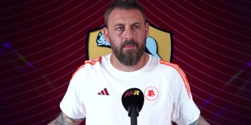 Calcio, De Rossi: “Dybala falso nueve? È una soluzione, se la squadra si muove per lui”