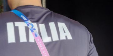 Parigi 2024, la staffetta di bronzo arriva a Casa Italia con i nuotatori Conte Bonin e Frigo