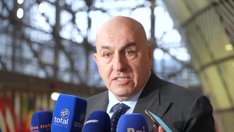 Il ministro della Difesa, Guido Crosetto