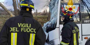 Albero cade su Bus nel Fiorentino