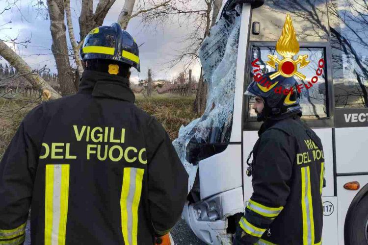 Albero cade su Bus nel Fiorentino