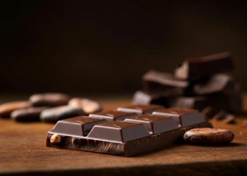Cacao al massimo storico nel 2024: prezzi schizzano del 170%