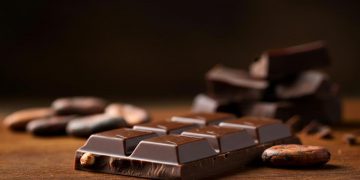 Cacao al massimo storico nel 2024: prezzi schizzano del 170%