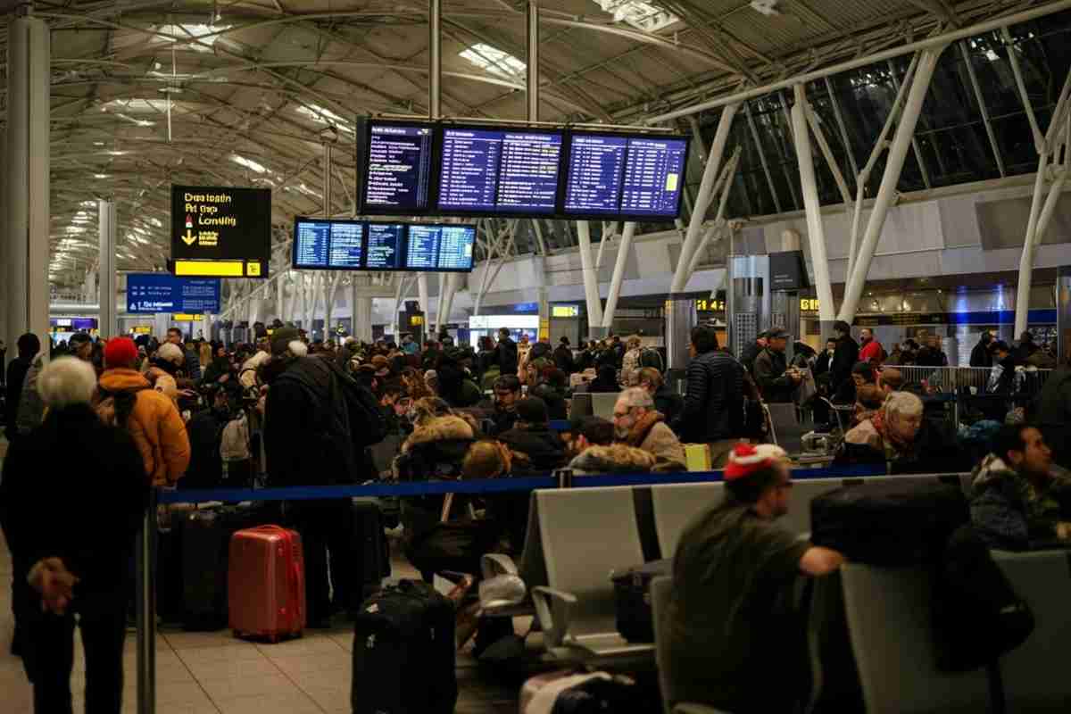 Dicembre da incubo per i voli: ritardi e disservizi senza fine