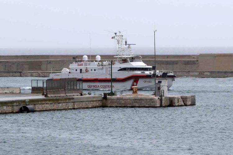 Migranti e guardia costiera