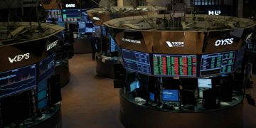 Milano in Rosso: Nexi, Prysmian e STM Affondano il Mercato