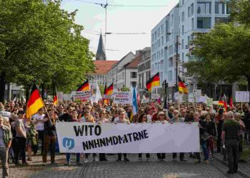 Proteste in Germania: Manifestanti bloccano l'apertura del congresso dell'Afd