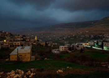 Raid israeliani in Libano: due morti e un clima di tensione crescente a Beirut