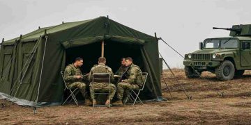 Il capo dell'esercito russo in prima linea: visita alle truppe in Ucraina