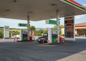 Mimit: la sorprendente discesa dei prezzi di benzina e gasolio continua