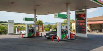 Mimit: la sorprendente discesa dei prezzi di benzina e gasolio continua