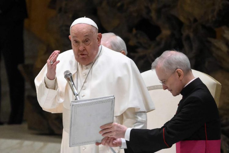 Papa Francesco durante l'Udienza generale in Aula Paolo VI