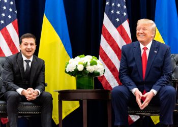 Trump e Zelensky a confronto: il presidente Usa avverte: “Devi essere grato, giochi con Terza Guerra Mondiale”