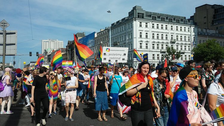https://commons.wikimedia.org/wiki/File:Equality_March_in_Warsaw,_Poland_2018_05.jpg