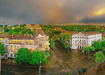 Ucraina: attacco missilistico colpisce hotel a Kryvyi Rih, città natale di Zelensky