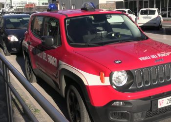 una camionetta dei Vigili del fuoco