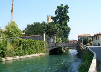 Studente quattordicenne aggredisce insegnante di musica dopo rimprovero in classe a Inzago