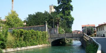Studente quattordicenne aggredisce insegnante di musica dopo rimprovero in classe a Inzago