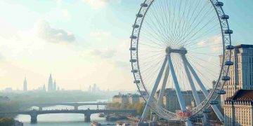 London Eye, la ruota panoramica pionieristica, celebra 25 anni di storia