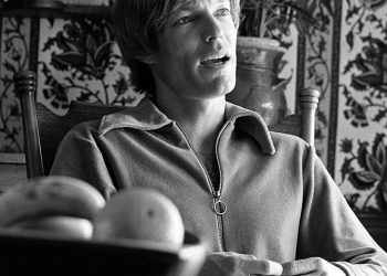 Morto Richard Chamberlain, celebre interprete di padre Ralph nella serie Uccelli di rovo