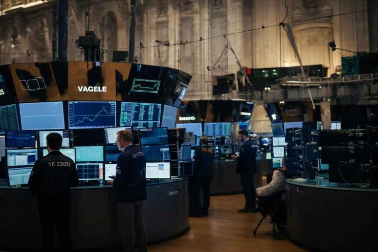 Borse, crollano i mercati dell'Asia per i dazi di Trump