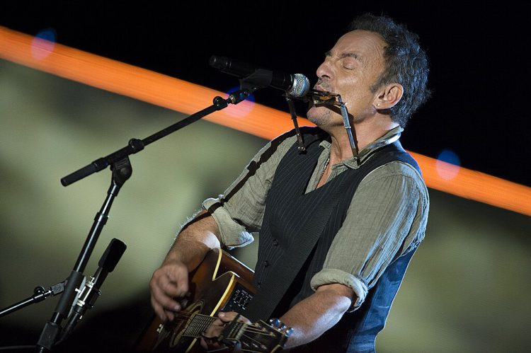 https://commons.wikimedia.org/wiki/File:Bruce_Springsteen_