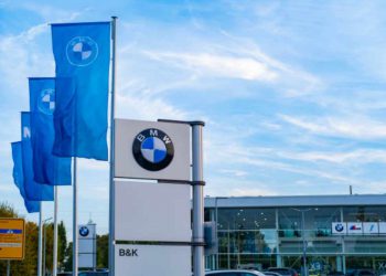 Calo dell'utile netto annuale per BMW