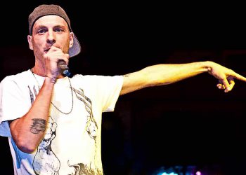 Clementino durante un concerto nel 2011