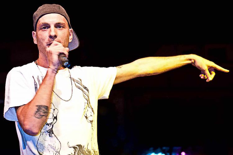 Clementino durante un concerto nel 2011