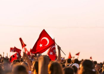 Continuano le proteste a Istanbul, in Turchia, contro l'arresto del sindaco Imamoglu