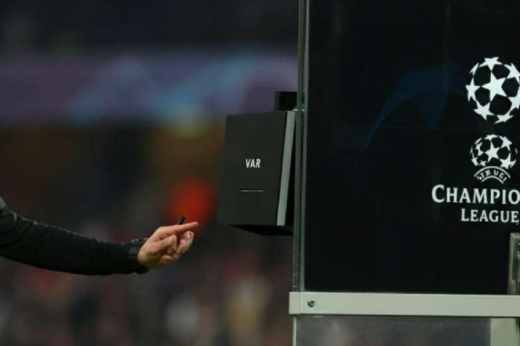 Decisione al Var in Champions League