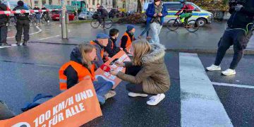 Degli attivisti di Ultima Generazione