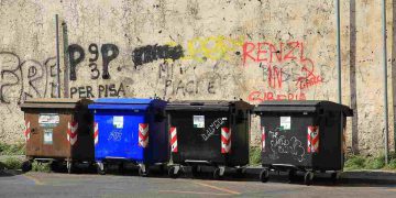 Dei cassonetti della spazzatura