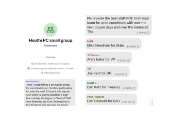 Due screenshot tratti dalla chat segreta del Pentagono sull'attacco in Yemen