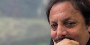 Enrico Brignano annuncia la morte della madre