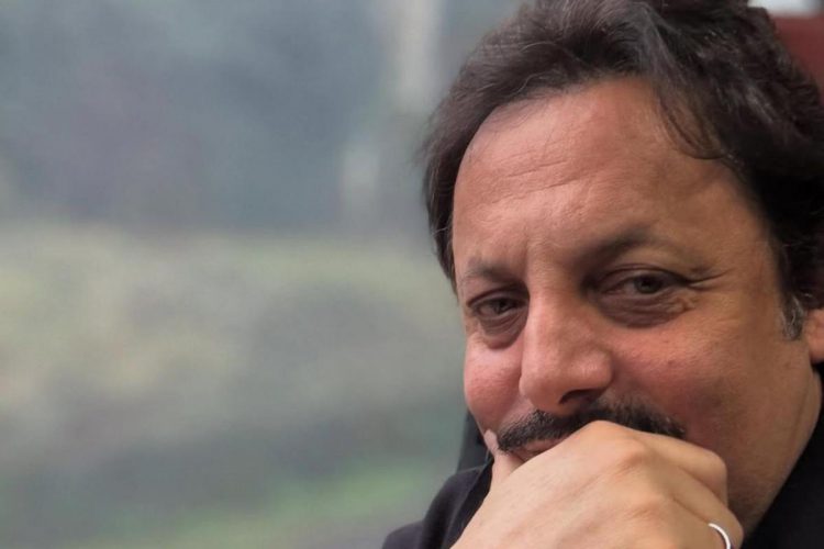 Enrico Brignano annuncia la morte della madre