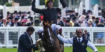 Frankie Dettori annuncia la bancarotta, persi 20 milioni di euro: il profilo del fantino italiano
