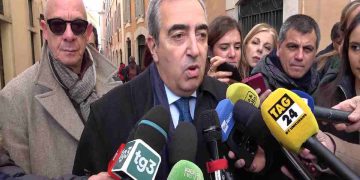 Gasparri durante un punto stampa