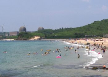 Incendio alla centrale nucleare di Taiwan, le fiamme sfiorano gli impianti: la situazione